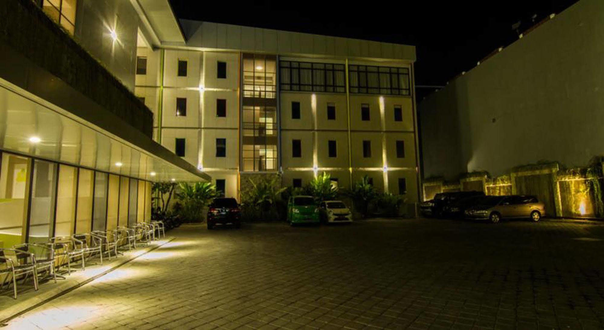 Urban Styles Hitz Kuta Otel Kuta Lombok Dış mekan fotoğraf